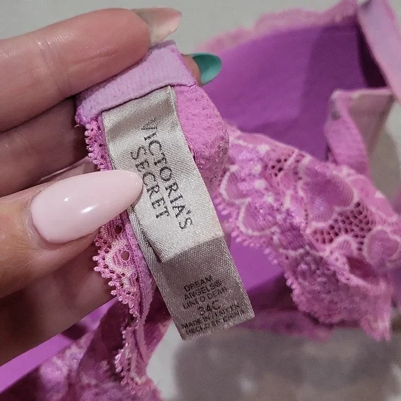 Victoria's Secret Bra - Picture 7 of 9